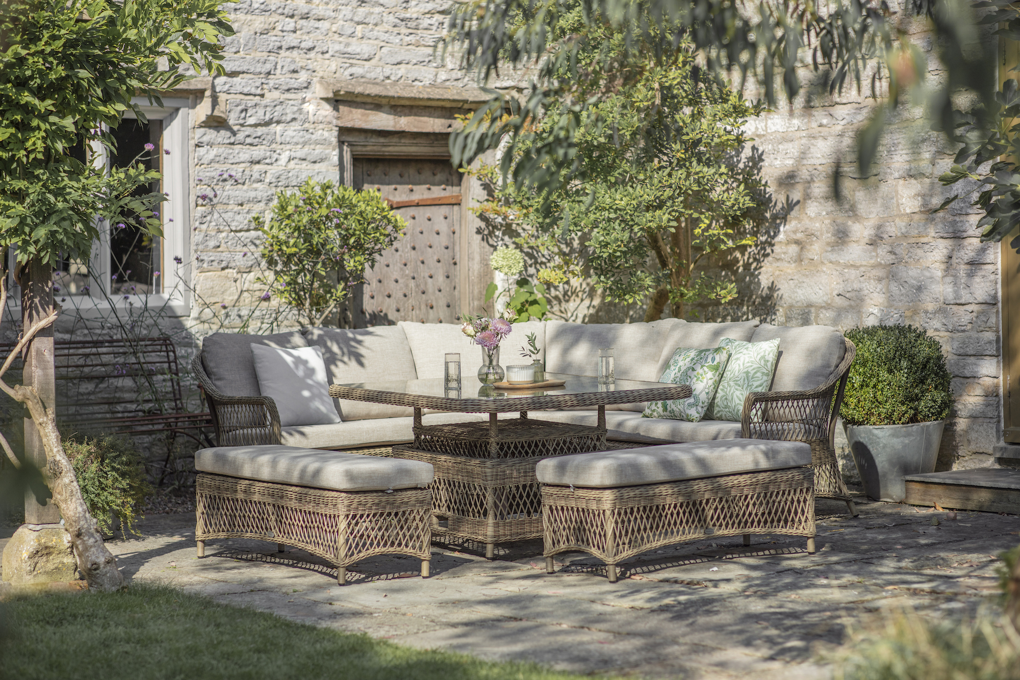Rosemoor casual dining set